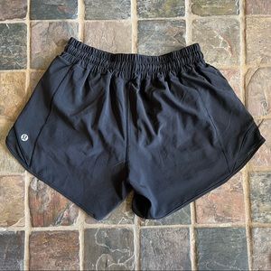 Lululemon Hotty Hot Low Rise Lined Short 2.5” size 2